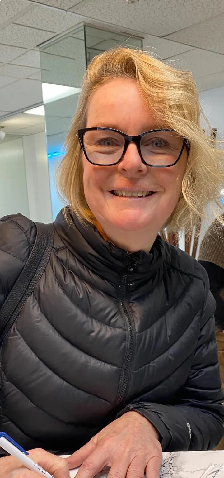 Shoulder-length blonde wavy bob with soft tousled texture and a natural finish