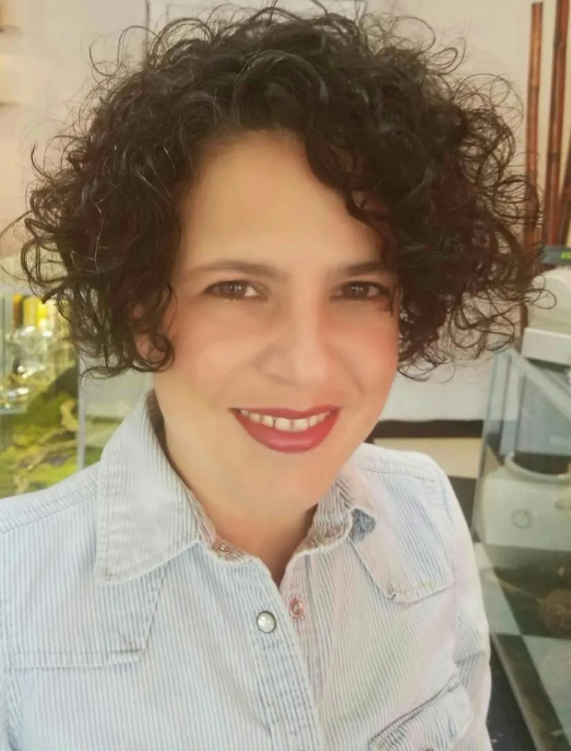 Short curly brunette haircut shaped to enhance natural texture